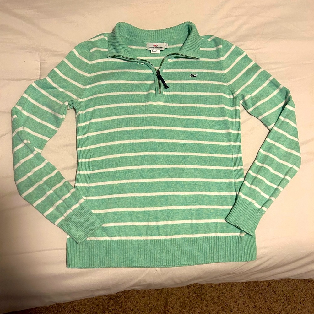 Vineyard Vines sweater in excellent condition!